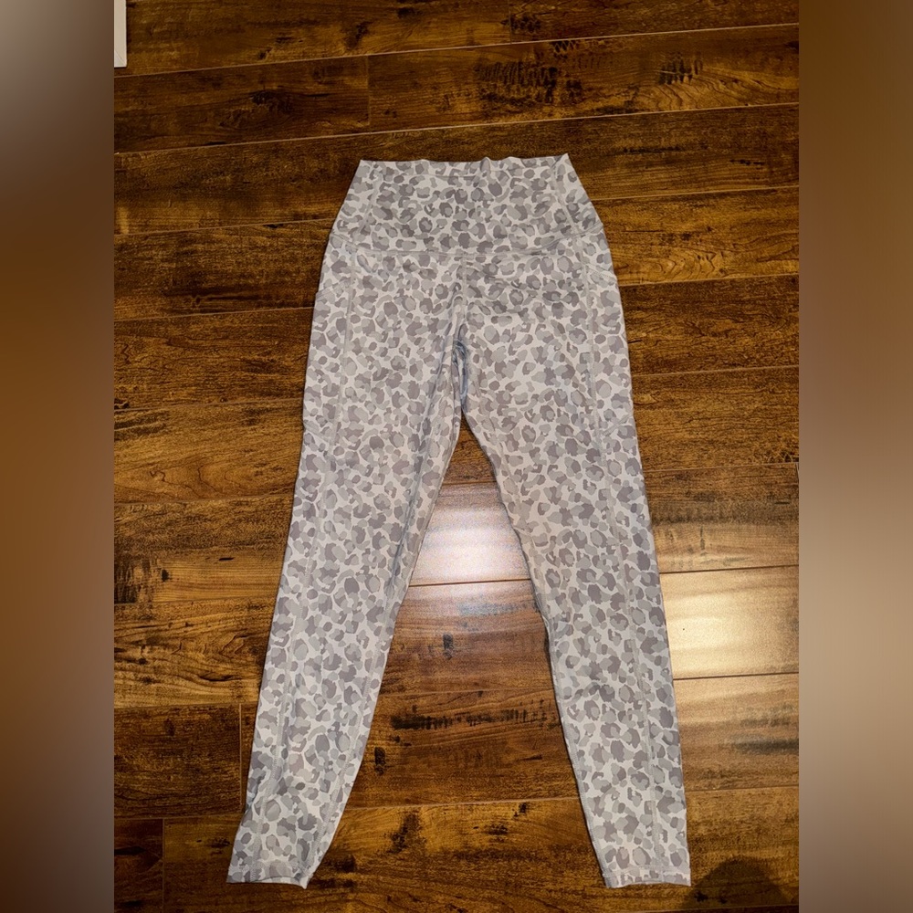 Women’s grey cheetah print leggings size large